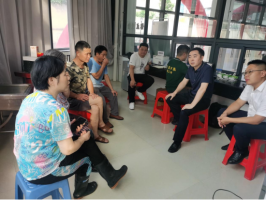 胡建軍深入青云峰農(nóng)貿(mào)市場調(diào)研經(jīng)營情況